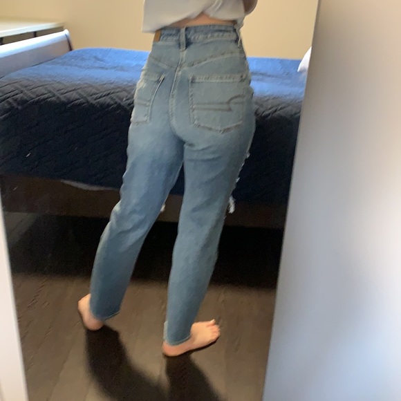 American Eagle Super High Waisted Boyfriend Jeans - Picture 2 of 9